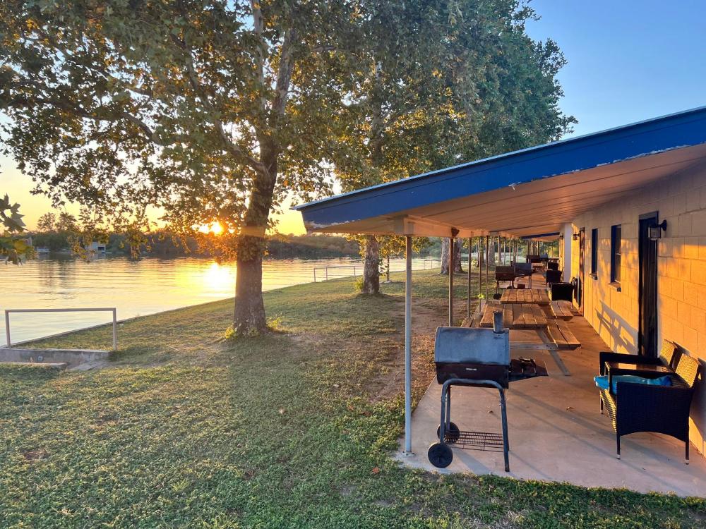 Oasis Lake Buchanan